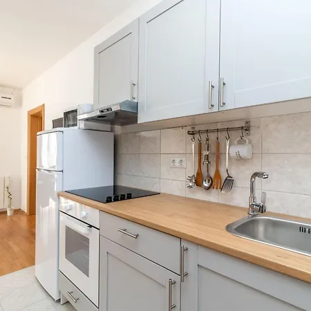Superior-apartment Mit Einem Schlafzimmer In Strandnaehe By Interhome Apartman Trogir