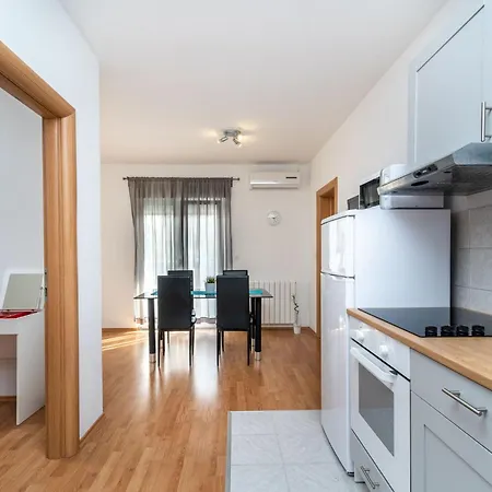 Superior-apartment Mit Einem Schlafzimmer In Strandnaehe By Interhome Apartman Trogir