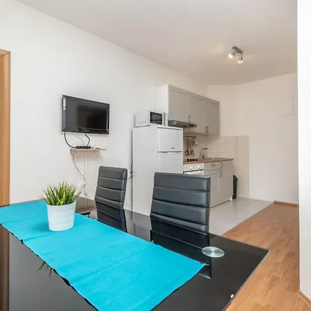 Superior-apartment Mit Einem Schlafzimmer In Strandnaehe By Interhome * Trogir