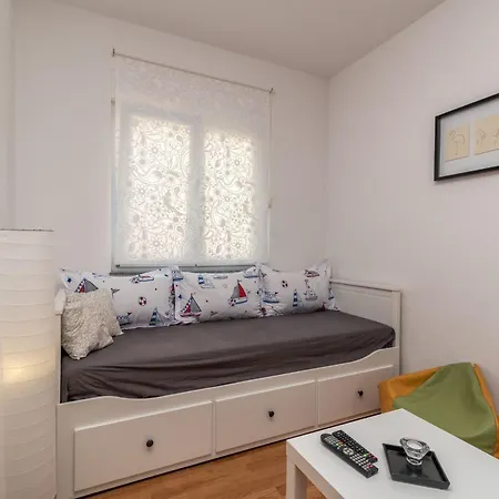 Superior-apartment Mit Einem Schlafzimmer In Strandnaehe By Interhome Apartamento *