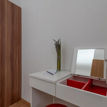 Superior-apartment Mit Einem Schlafzimmer In Strandnaehe By Interhome 트로기르