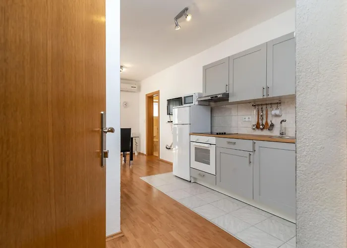 Superior-apartment Mit Einem Schlafzimmer In Strandnaehe By Interhome * Trogir