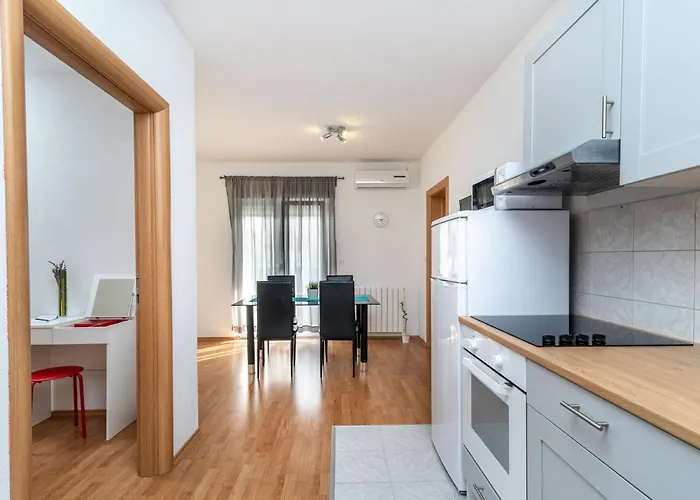 Superior-apartment Mit Einem Schlafzimmer In Strandnaehe By Interhome Apartman Trogir