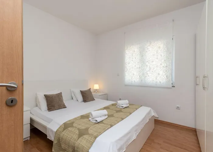 Superior-apartment Mit Einem Schlafzimmer In Strandnaehe By Interhome Apartman Trogir