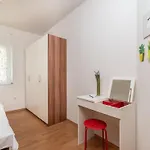 Appartamento Superior-apartment Mit Einem Schlafzimmer In Strandnaehe By Interhome Traù