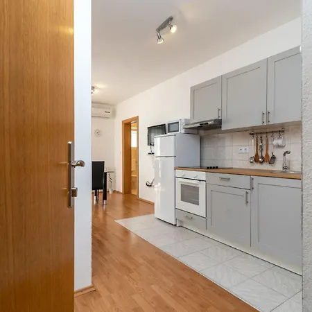 Superior-apartment Mit Einem Schlafzimmer In Strandnaehe By Interhome * 特罗吉尔