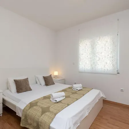 Superior-apartment Mit Einem Schlafzimmer In Strandnaehe By Interhome Apartmán Trogir
