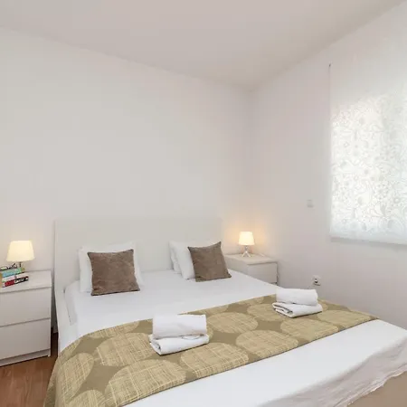 Superior-apartment Mit Einem Schlafzimmer In Strandnaehe By Interhome Apartmán Trogir