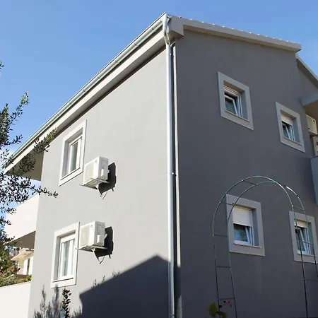 Superior-apartment Mit Einem Schlafzimmer In Strandnaehe By Interhome Apartmán Trogir