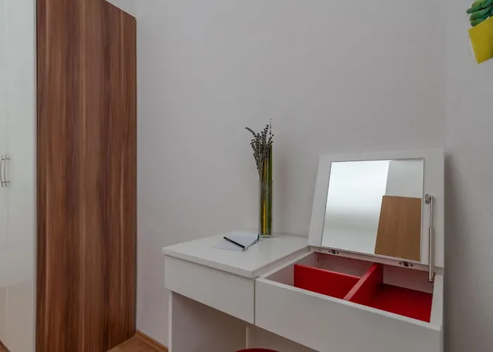 Superior-apartment Mit Einem Schlafzimmer In Strandnaehe By Interhome 特罗吉尔