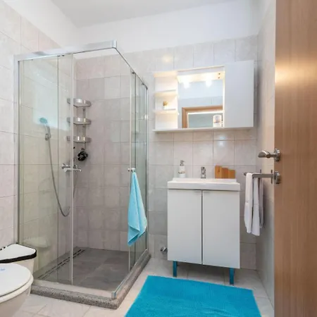 Superior-apartment Mit Einem Schlafzimmer In Strandnaehe By Interhome Apartment Trogir